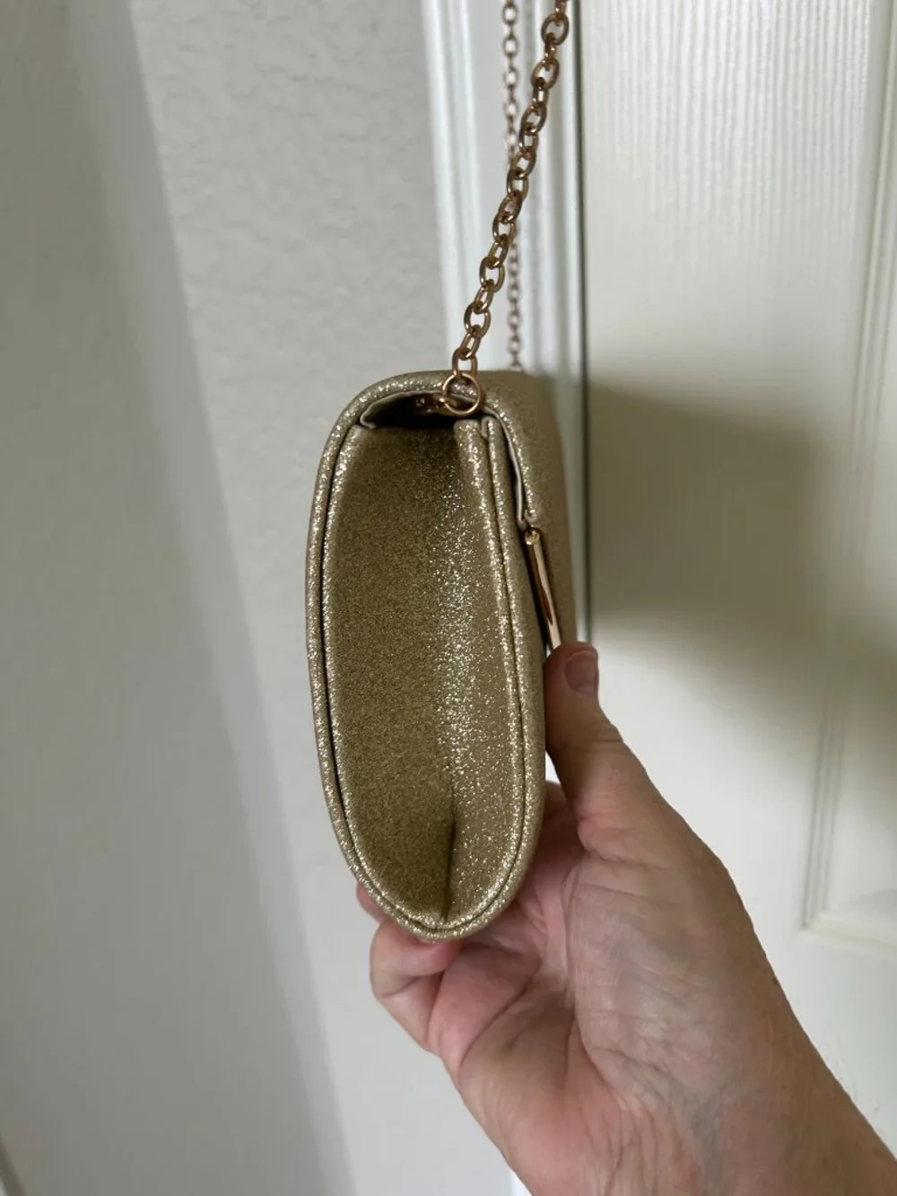 Unbranded Chain Shoulder/Clutch - Gold Sparkle - 9